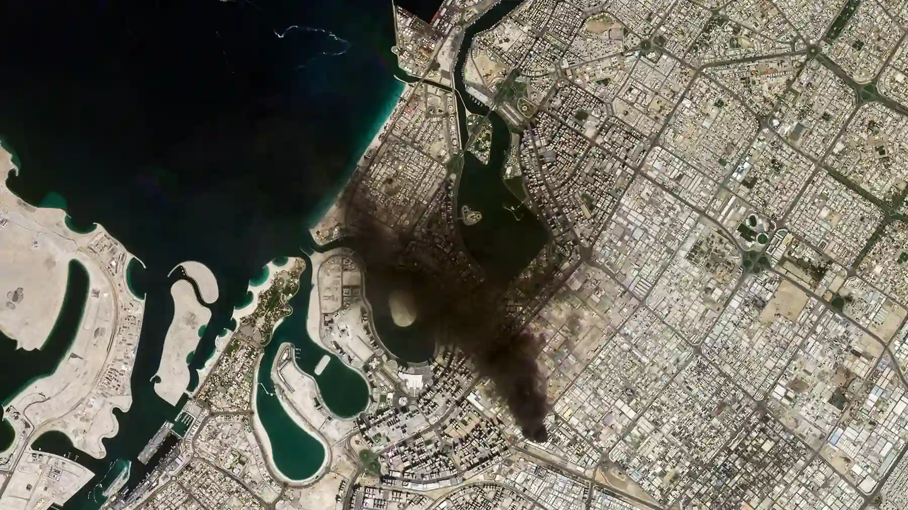 Дубай март 2026 дым над городом после обострения ситуации в регионе