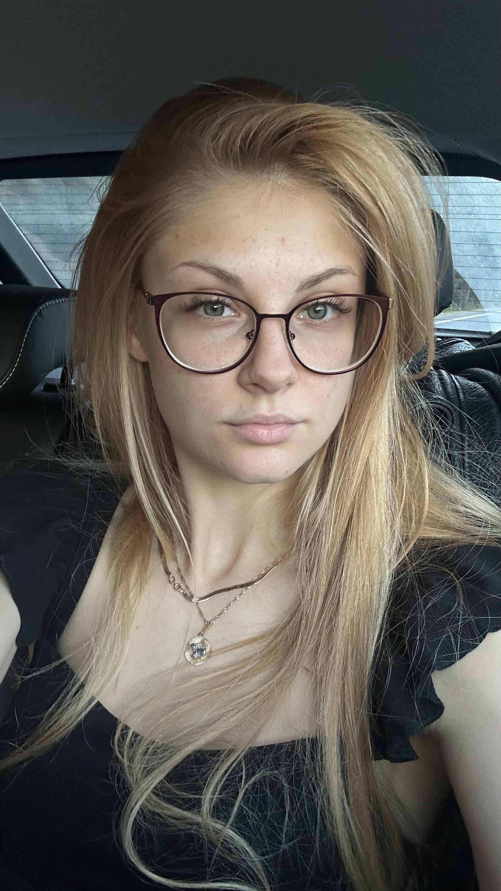 Меня зовут Мария Шевченко, я — эксперт по партнерским коммуникациям и B2B-мероприятиям для медиа и государственного сектора.    Обо мне:    — 1,7 года руководила отделом партнерских коммуникаций в B2B-издании;    — работала с партнёрами-организаторами отраслевых мероприятий, госучреждениями и коммерческими структурами;    — провела редизайн сайта с внедрением маркировки рекламы под 18-ФЗ, создала медиакит и прайс-лист с юнит-экономикой;