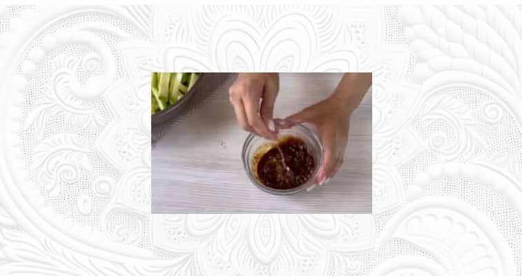 Приготовление кабачков, жареных по-корейски: шаг 5