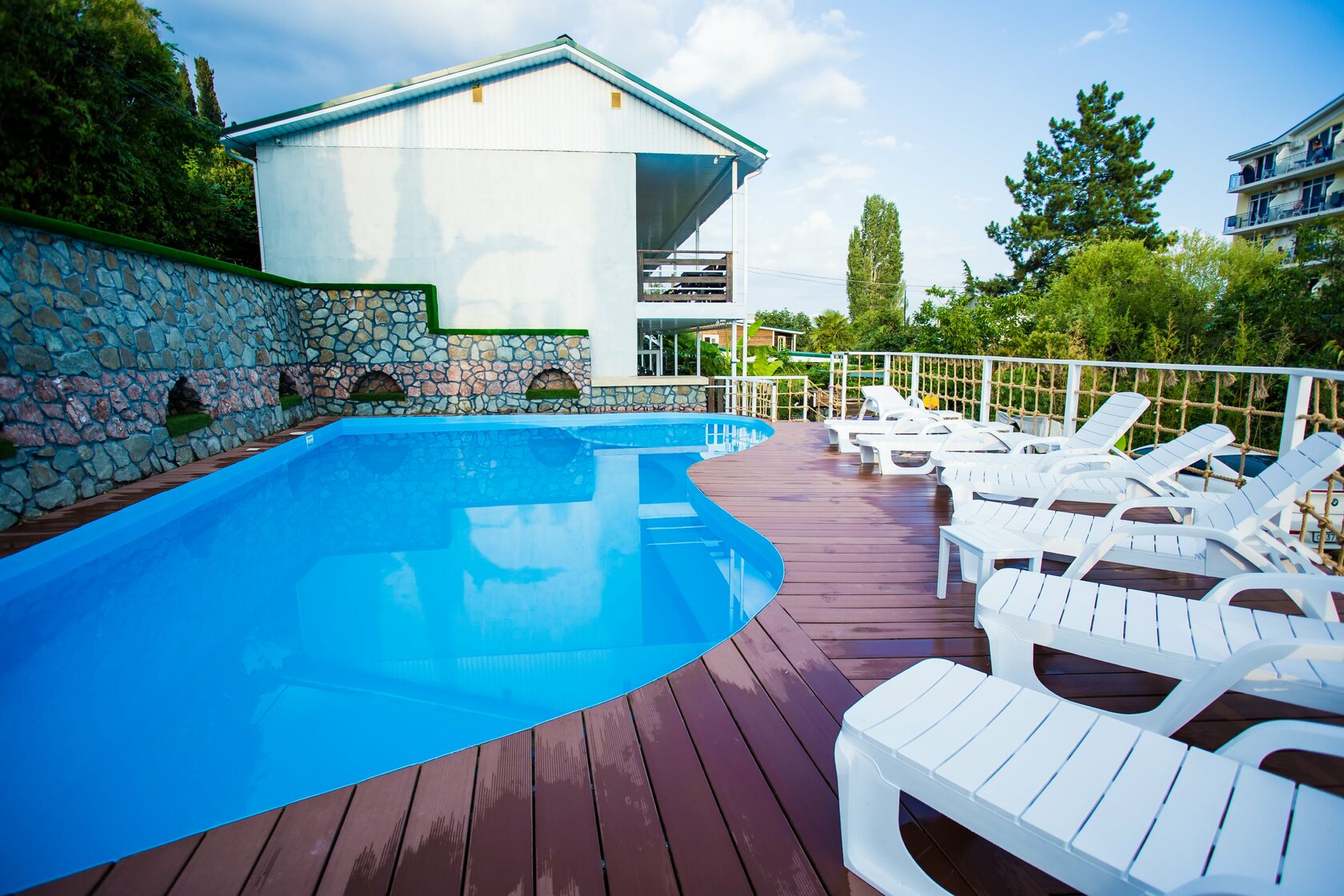 Коттедж с бассейном севастополь. Снять дом в крыму посуточно с бассейном. Домики в севастополе у моря. Дом с бассейном в крыму. Снять дом в крыму посуточно с бассейном.