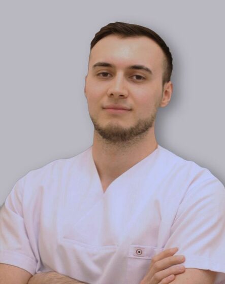 Джабраилов Махмуд Ахматович стоматолог-хирург-имплантолог в клинике Алисар