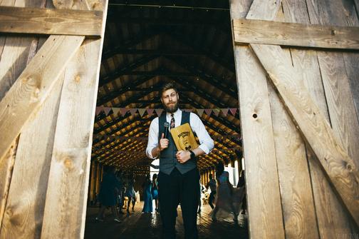 Ведущий Денис Феоктистов