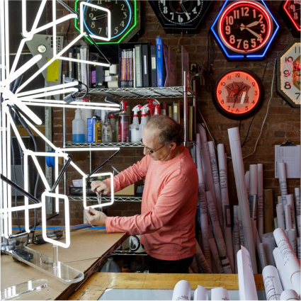 Неоновая инсталяция