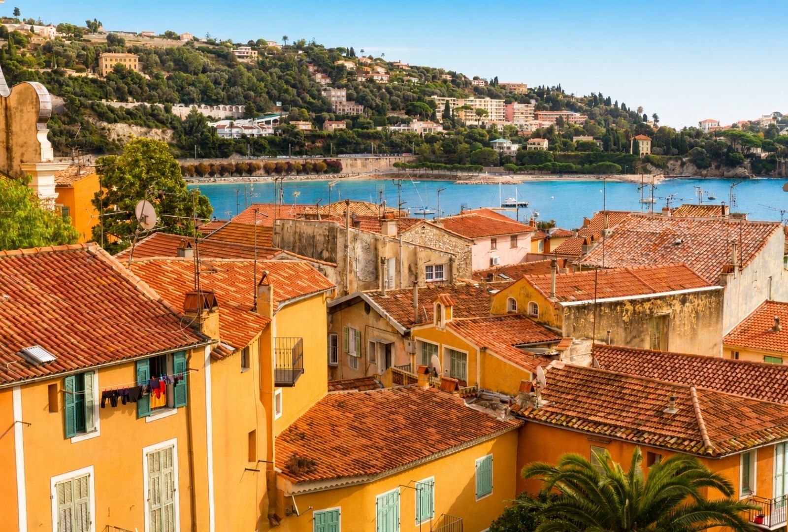 Côte d'Azur coastal town, French Riviera group tours