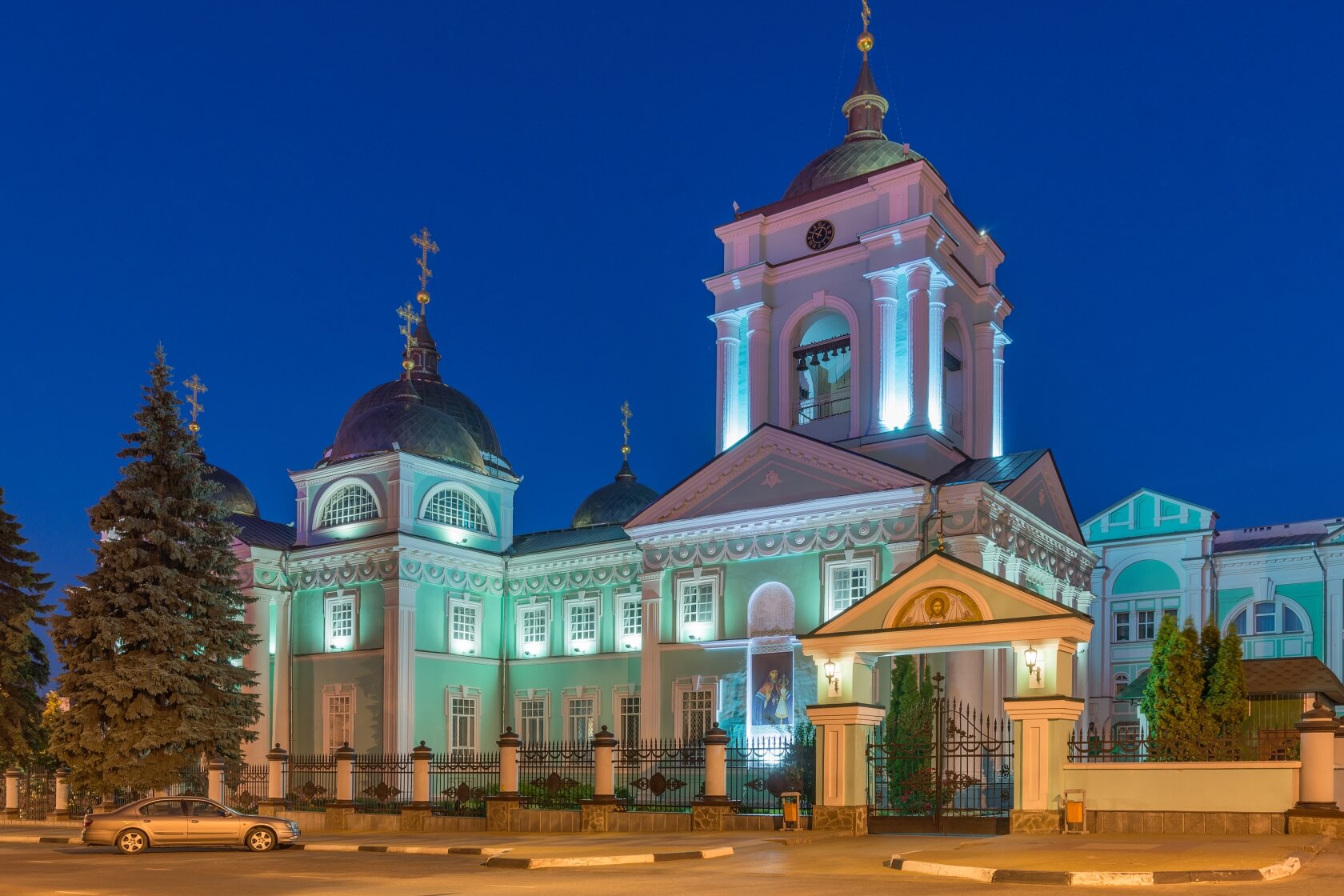 Адрес белгородской. Спасо-Преображенский собор Белгород. Преображенский кафедральный собор Белгород. Белгород храм Преображения Господня. Преображенская Церковь Белгород.