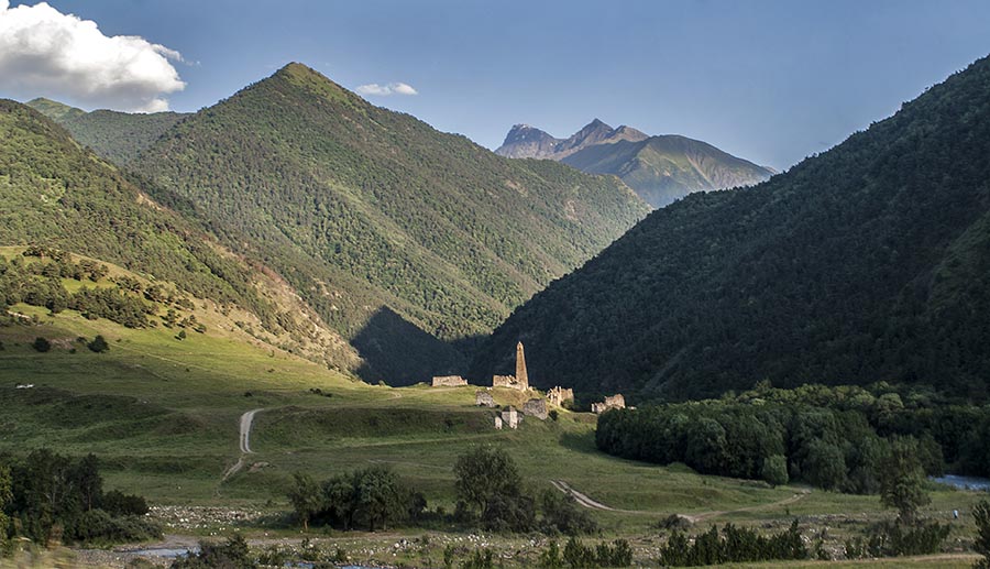 Башня абаевых верхняя балкария. Горная гряда кабардино балкарии. Цейский ледник. Ассинское ущелье ингушетия. Многоликий кавказ.