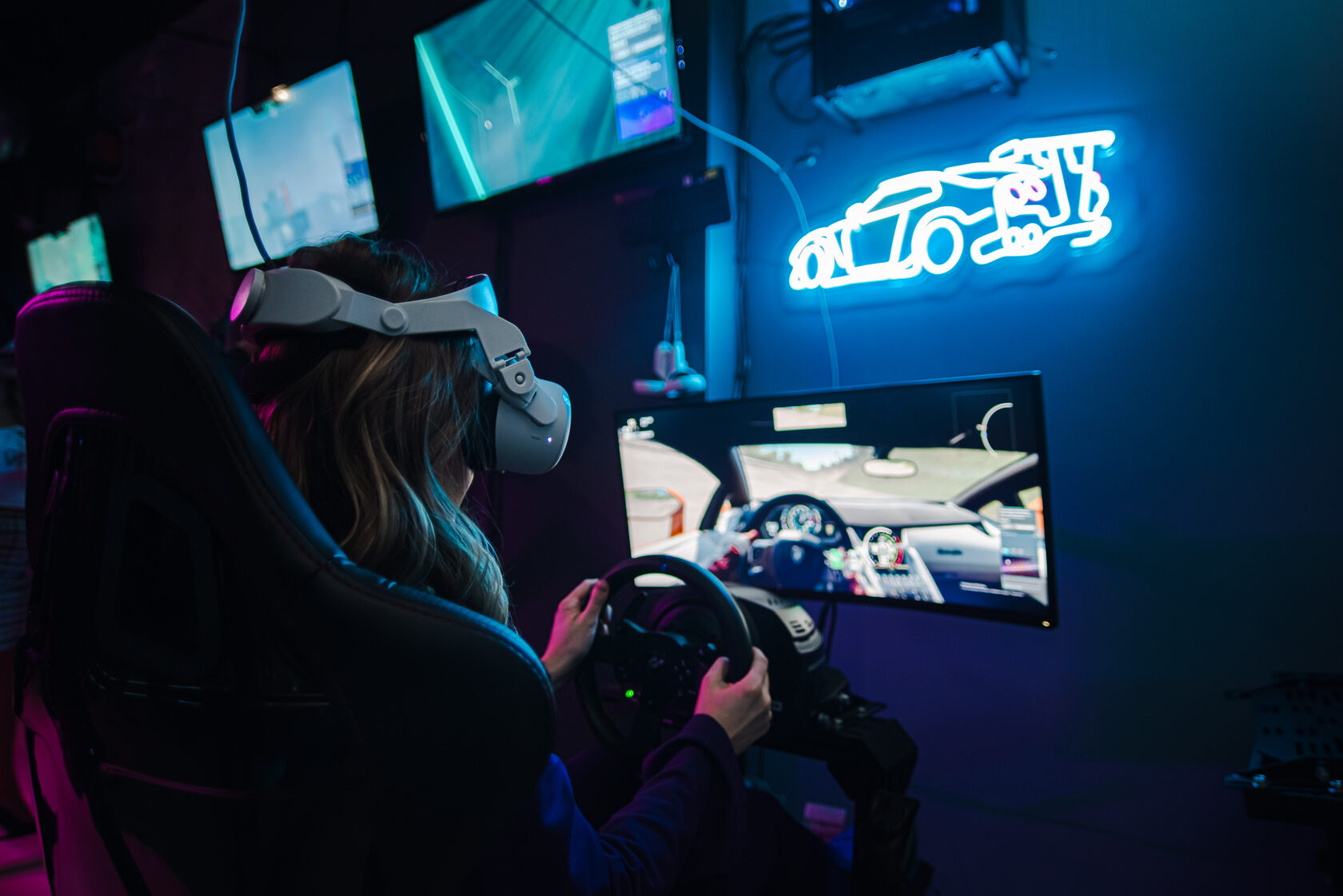 VR против реальности: эти автосимуляторы дарят больше адреналина, чем настоящие гонки! VR автосимуляторы в СПб.