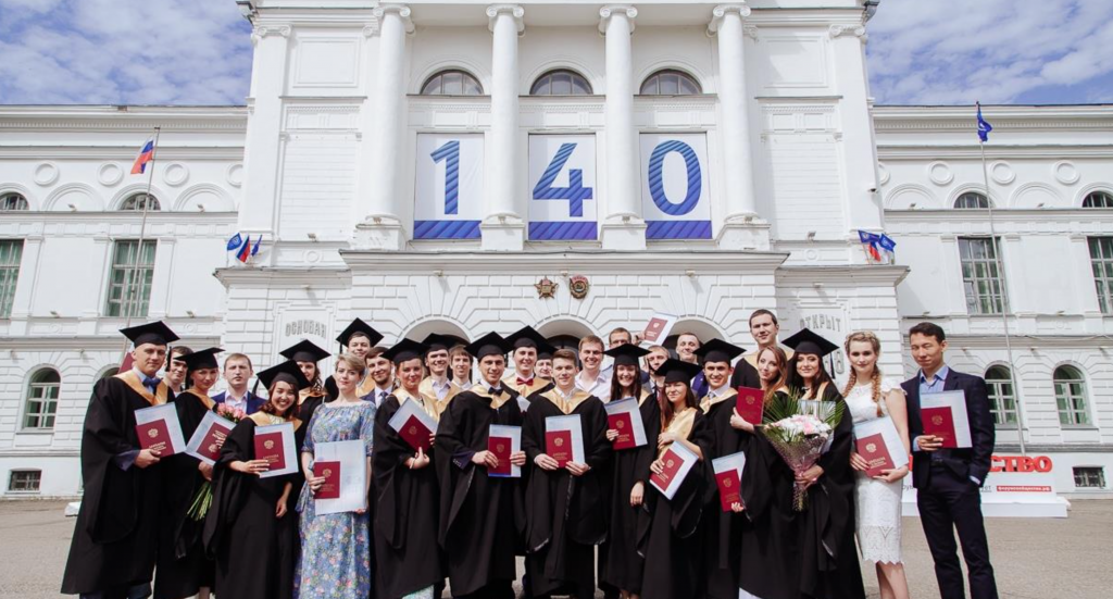 Магистр новосибирск. Выпускники ТГУ Томск. ТГУ Державина мантия. Выпускники ТГУ 2007. Выпускники тульского государственного университета.