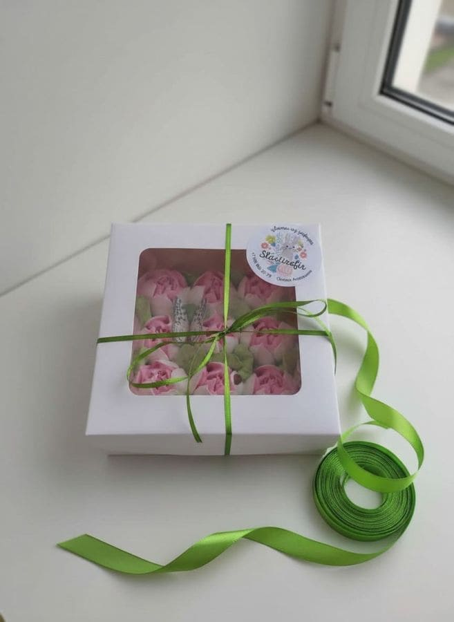 Тюльпаны из зефира в коробке с окном 16×16см 2