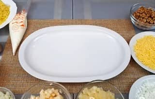 Приготовление салата с ананасом и ветчиной слоями: шаг 7