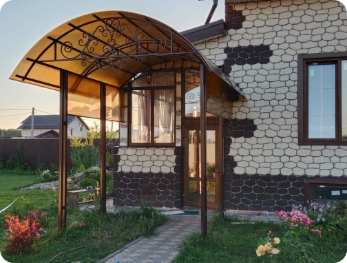 Козырек над входной дверью