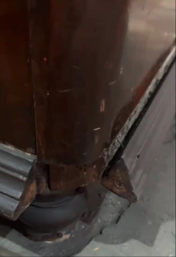 Антикварный шкаф XIX века ремонт фурнитуры