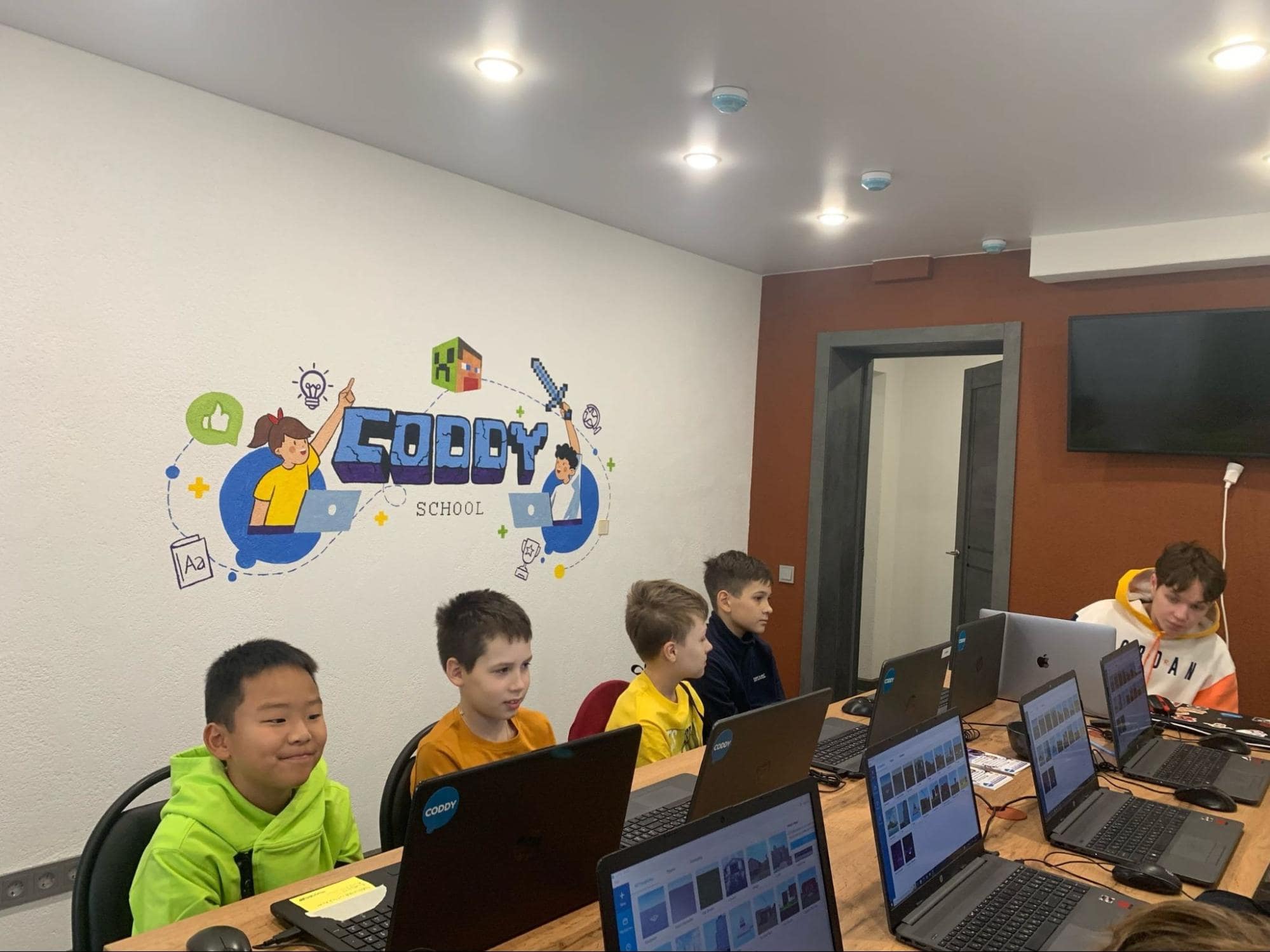 Premises and equipment for the opening of a programming school