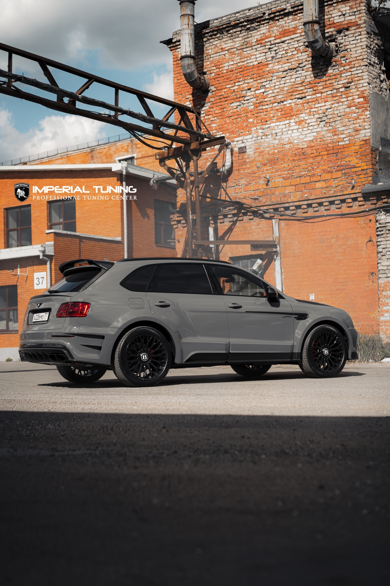 Тюнинг Bentley Bentayga Imperial Tuning: Задний бампер в сочетании с карбоновыми элементами