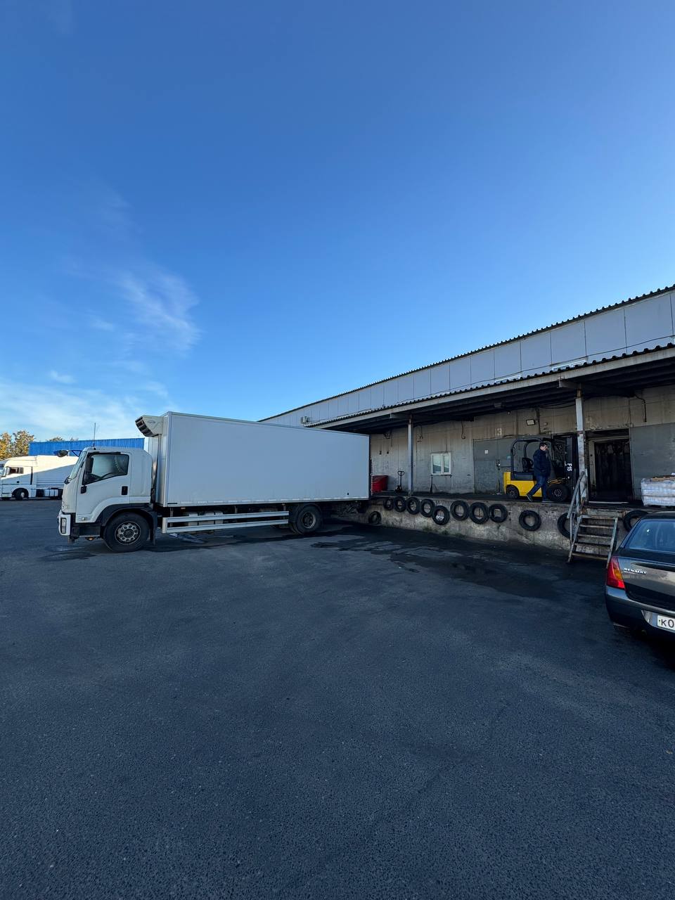 Зона разгрузки и проезд для транспорта