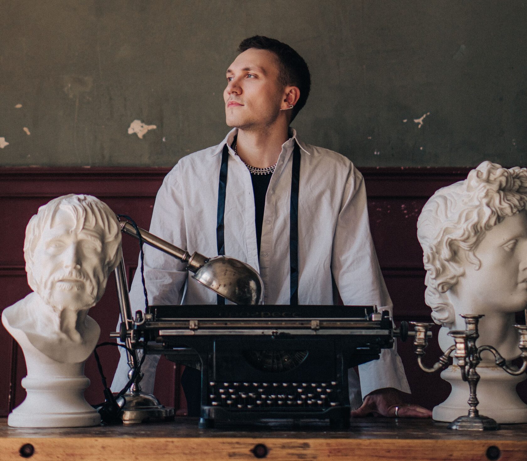 Среднее фото справа