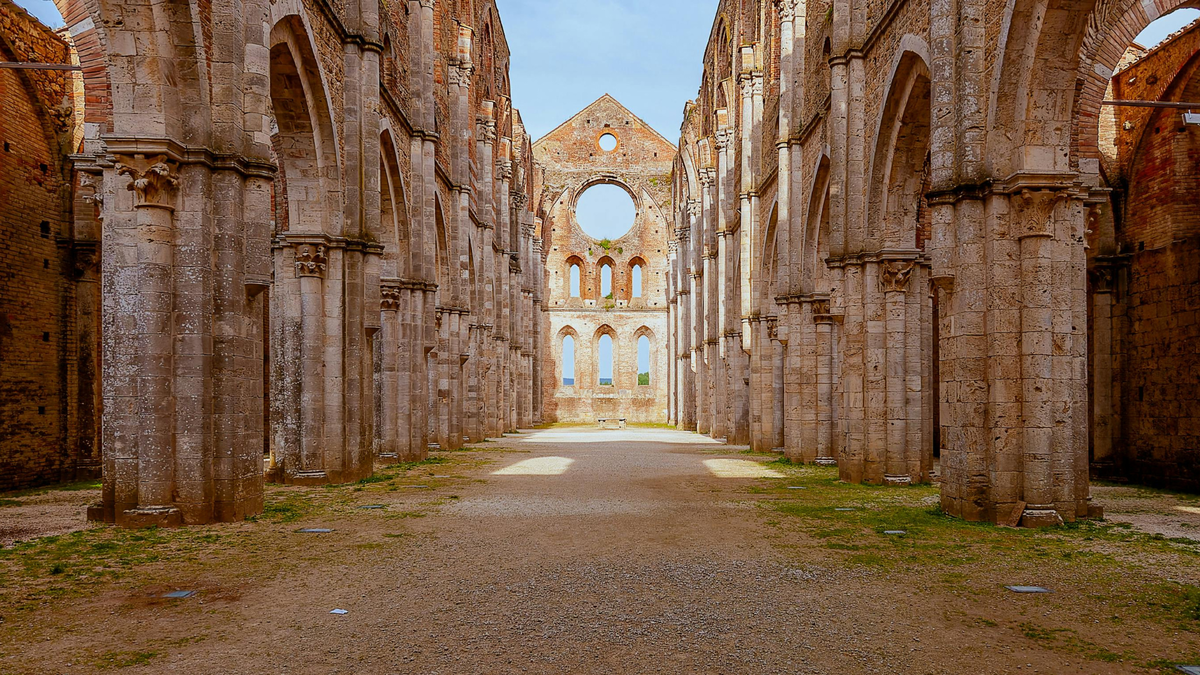 Италия. Аббатство Сан-Гальгано
