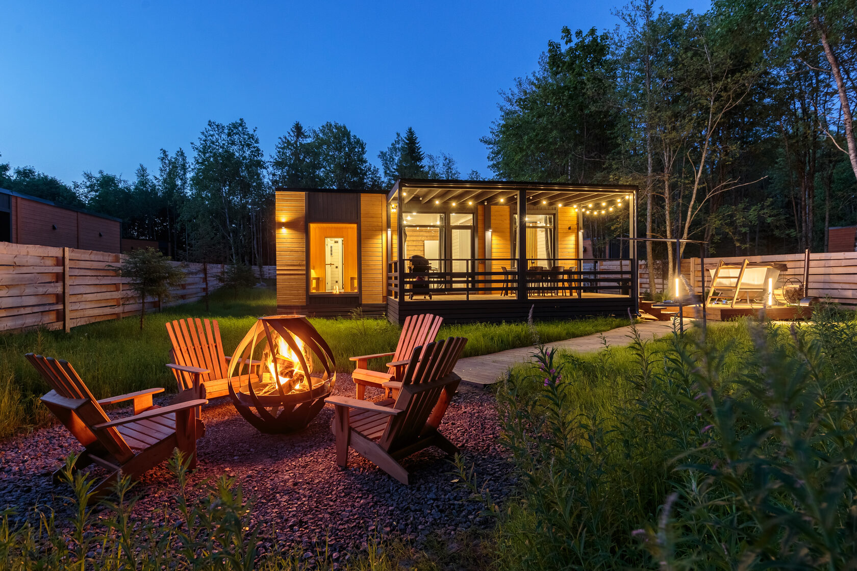 Вид из панорамного окна на участок