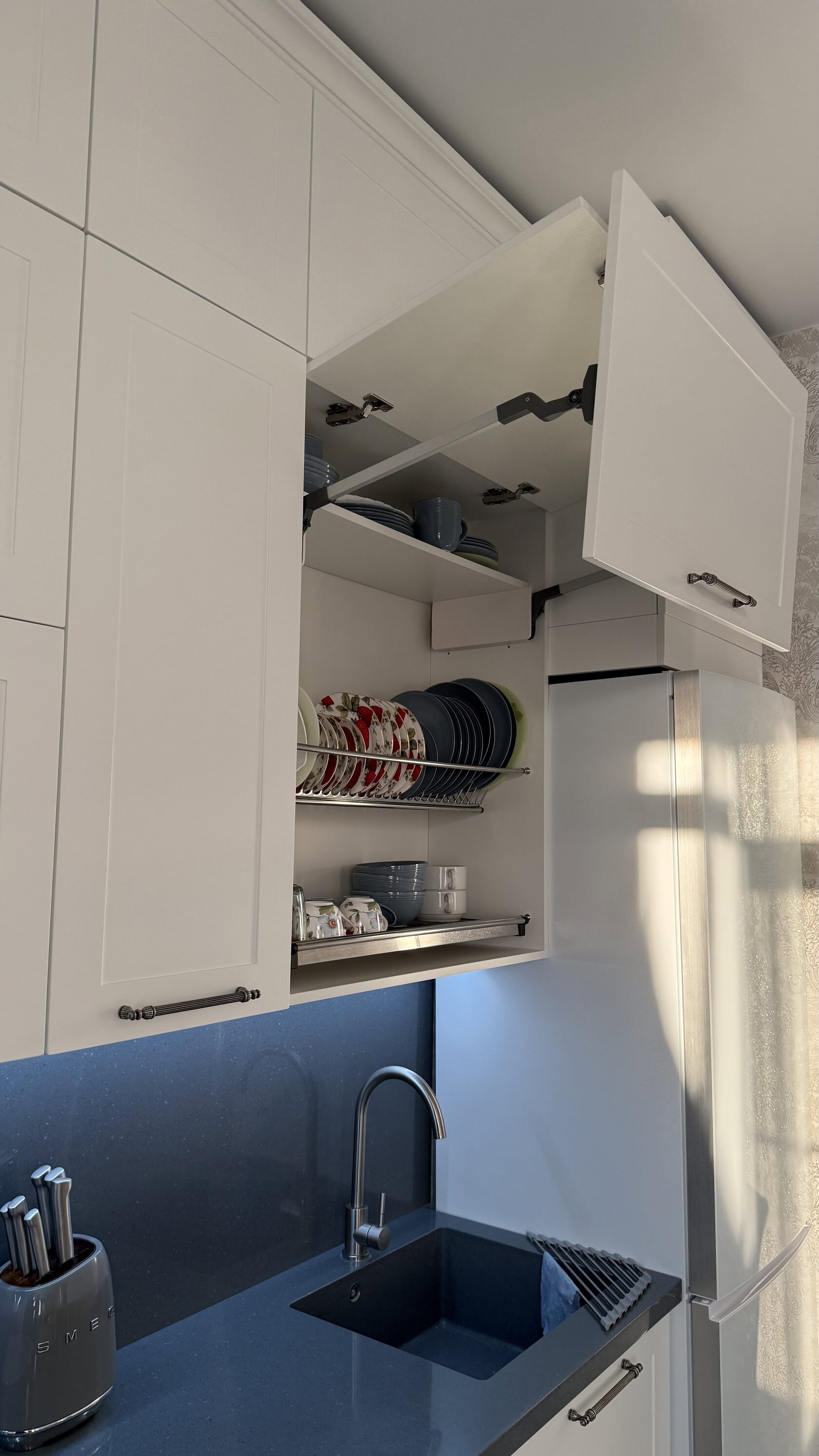 Лепной декор на фасадах кухни на заказ — ДюкМебель Краснодар