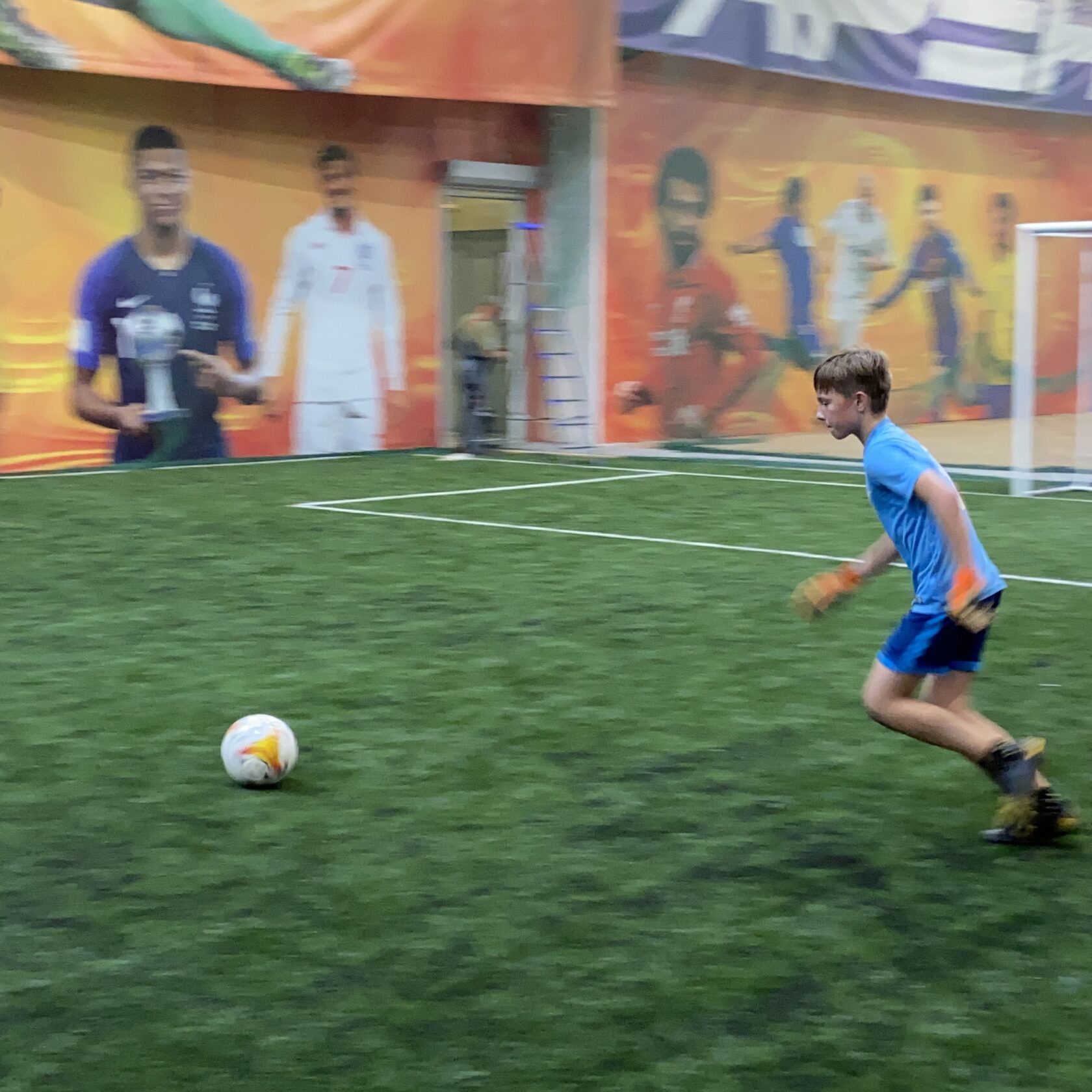 Аренда футбольного поля крытого в «Питерлэнд» СПб | «Арена 300»