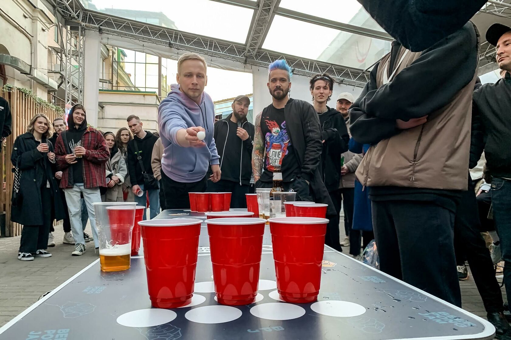 Стол для бирпонга. Культовая студенческая игра на ваше мероприятие