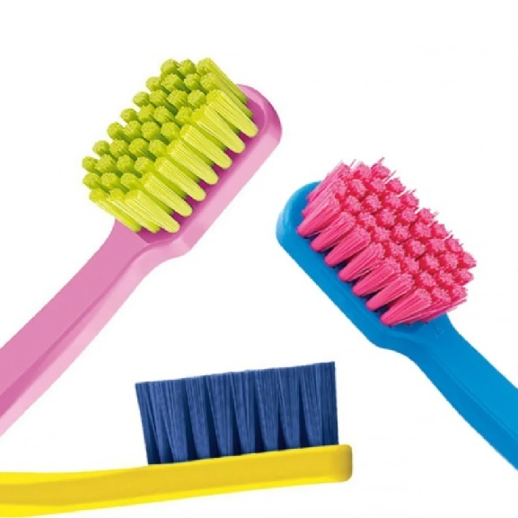 Жесткая или мягкая? Какую зубную щётку выбрать?