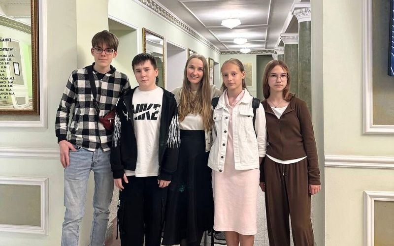 С учениками после экзамена HSK