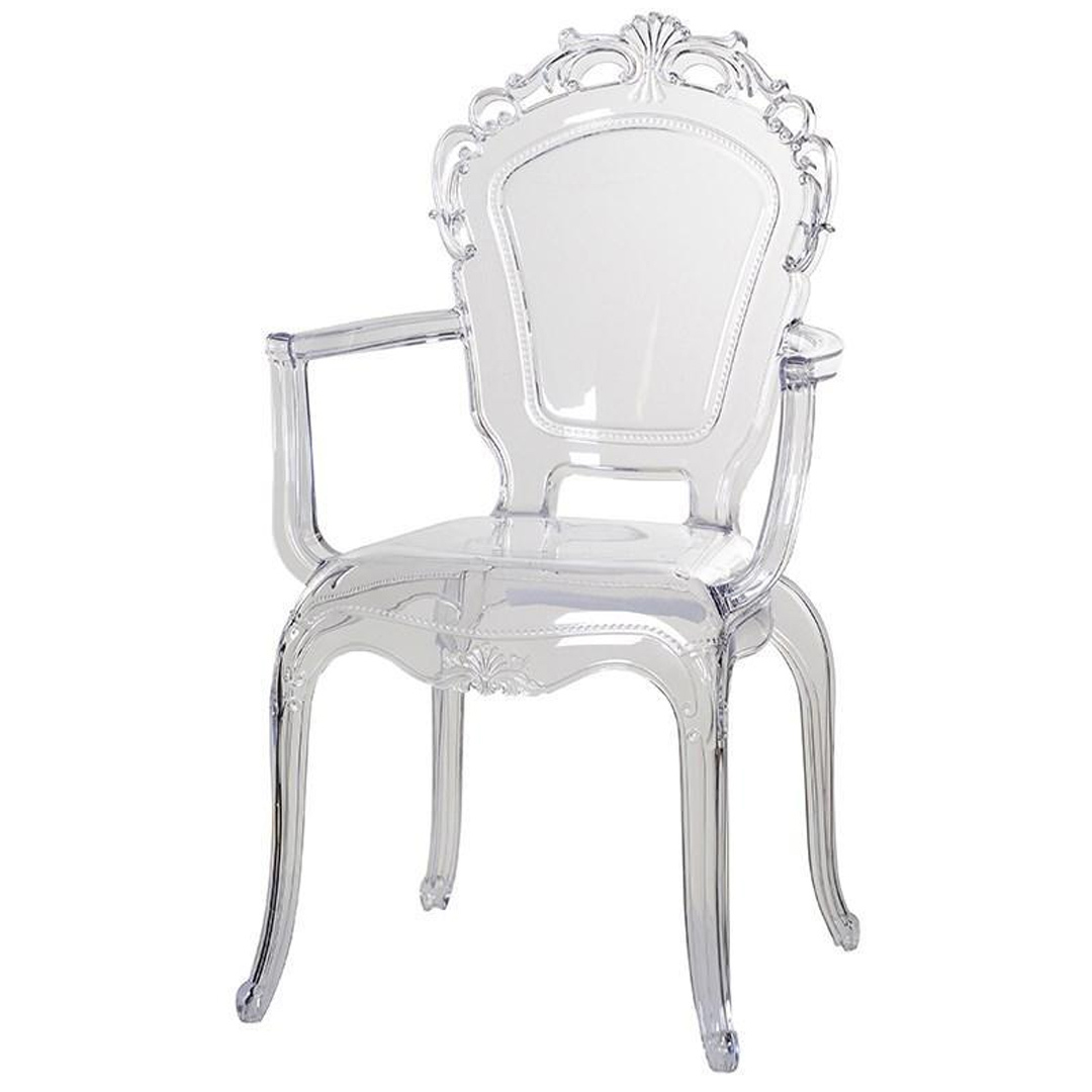 Прозрачный стул из пластика