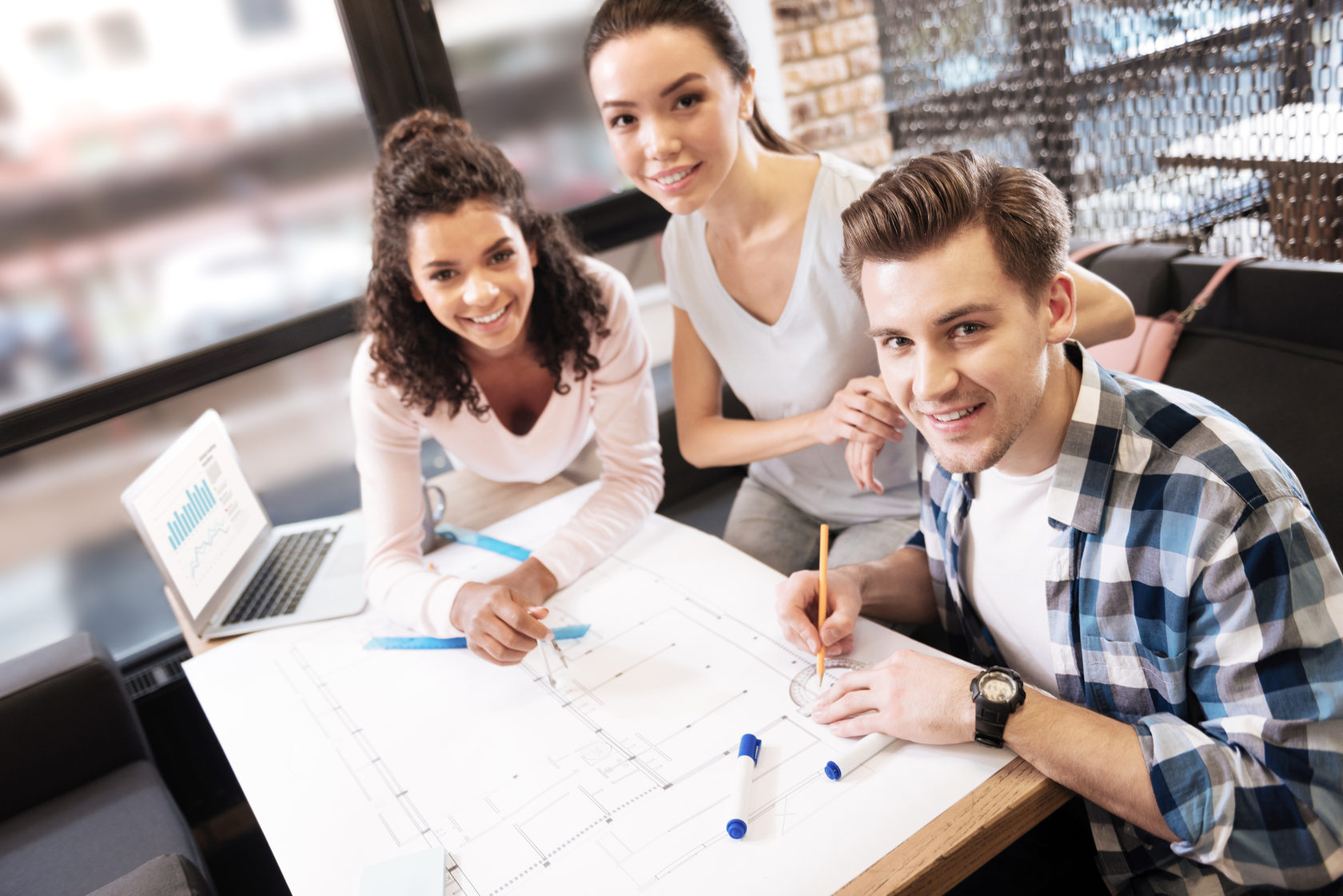 Современный студент. Студент за партой. Nice student. Группа студентов. Студенчество.
