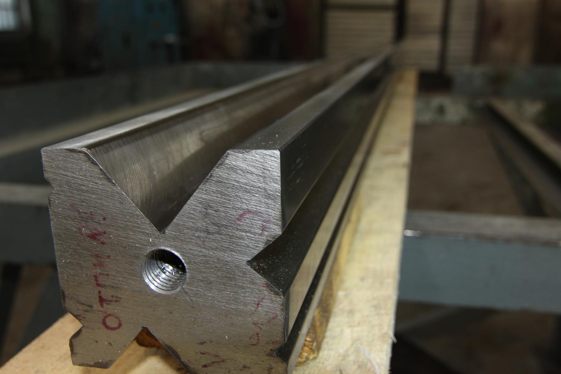 Пуансон eurostamp. Матрицы и пуансоны гибочный инструмент. Пуансон и матрица для листогибочного. 502. Wurth матрица пуансон.