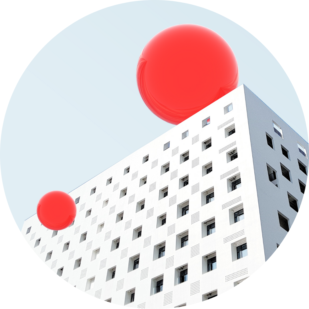 Здание и красные шары