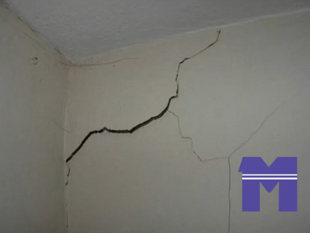 Отслоение штукатурки от стены