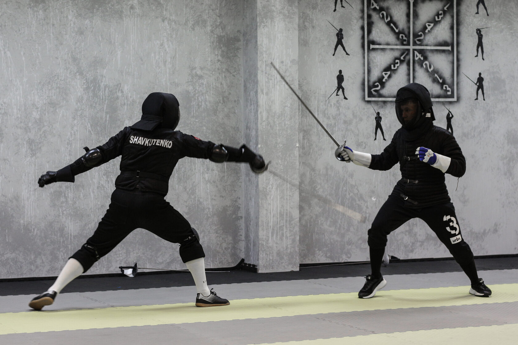 гениальный фехтовальщик академии 28 глава. чемпион картинка. гениальный фехтовальщик академии 28 глава. саблист арон силади. арт фехтование сергей мишенев.