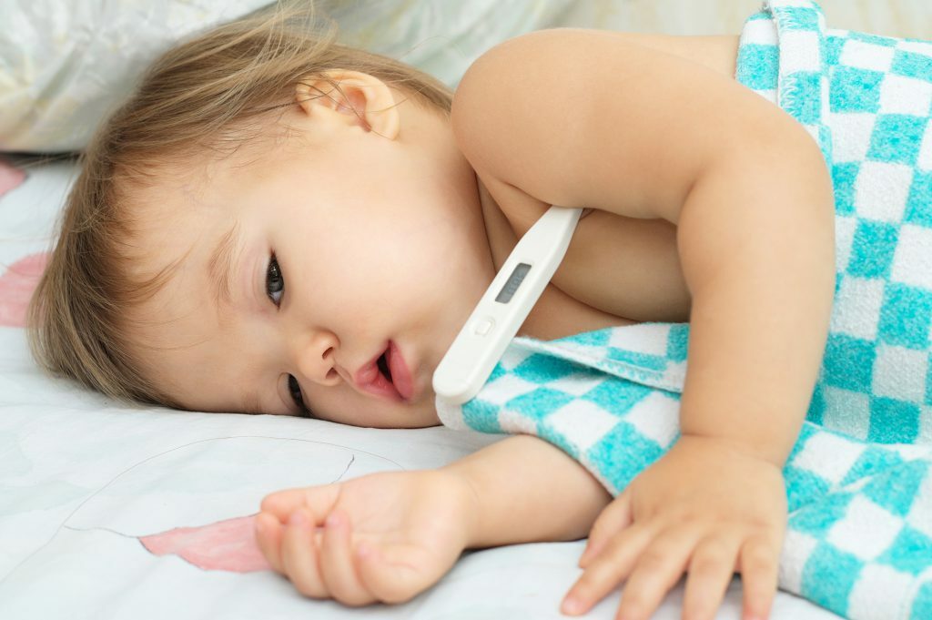 Как сбить температуру ребенку в домашних условиях