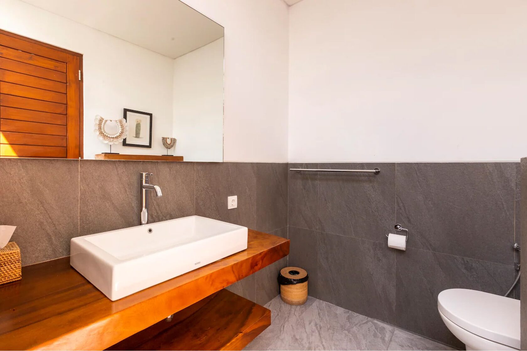 jendela house full bathroom6