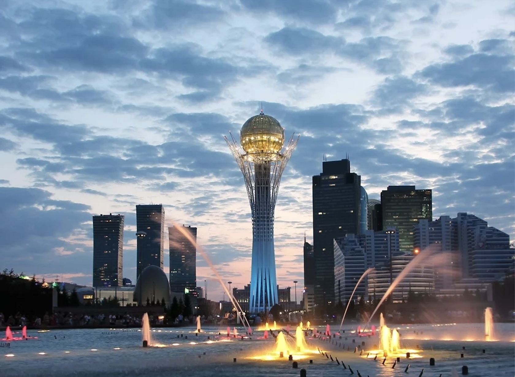 Казахстан закат город Астана Байтерек