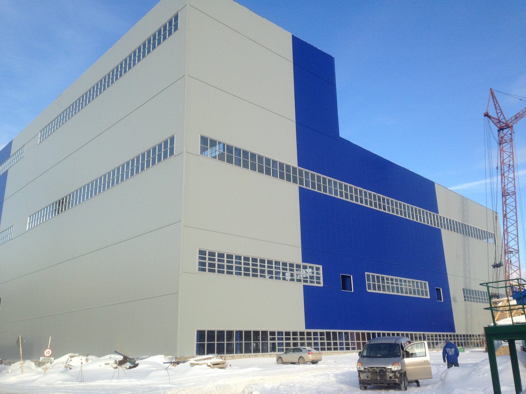 Ленточное остекление фасадов алютех. Промышленные здания. Остекление промышленных зданий. Ленточное остекление лск промышленных зданий. Солнцезащитные ламели тп-50400.