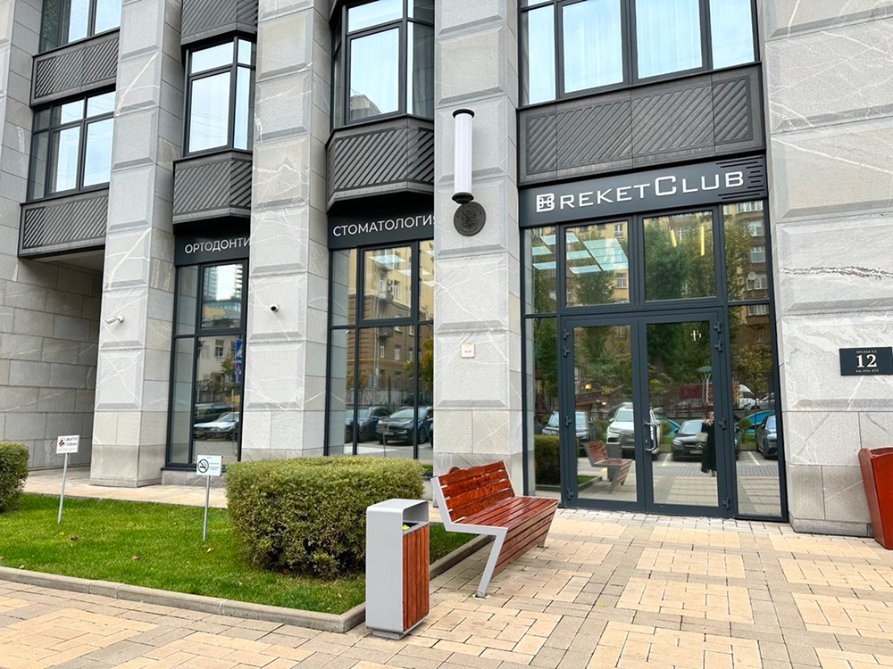 Вход в клинику Breket Club