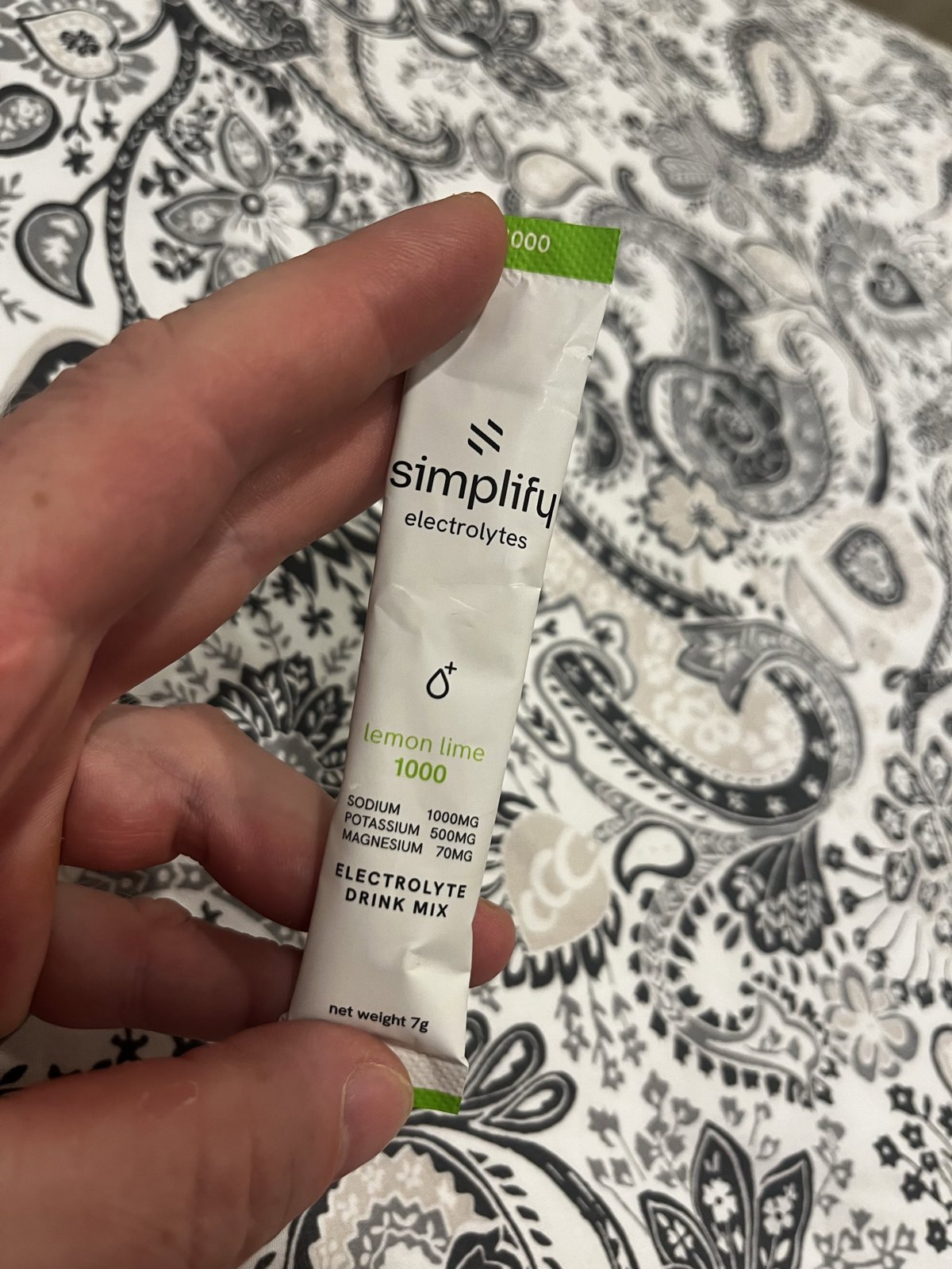Пакетик Simplify Electrolytes Lemon Lime 1000, состав на упаковке