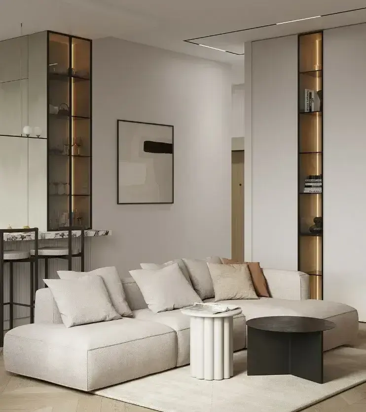 кухня в светлых тонах на заказ с витринами