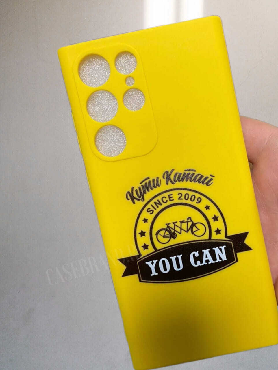 Брендированные желтые Soft-Touch чехлы для iPhone с нанесением печати логотипа на заказ в Casebrand