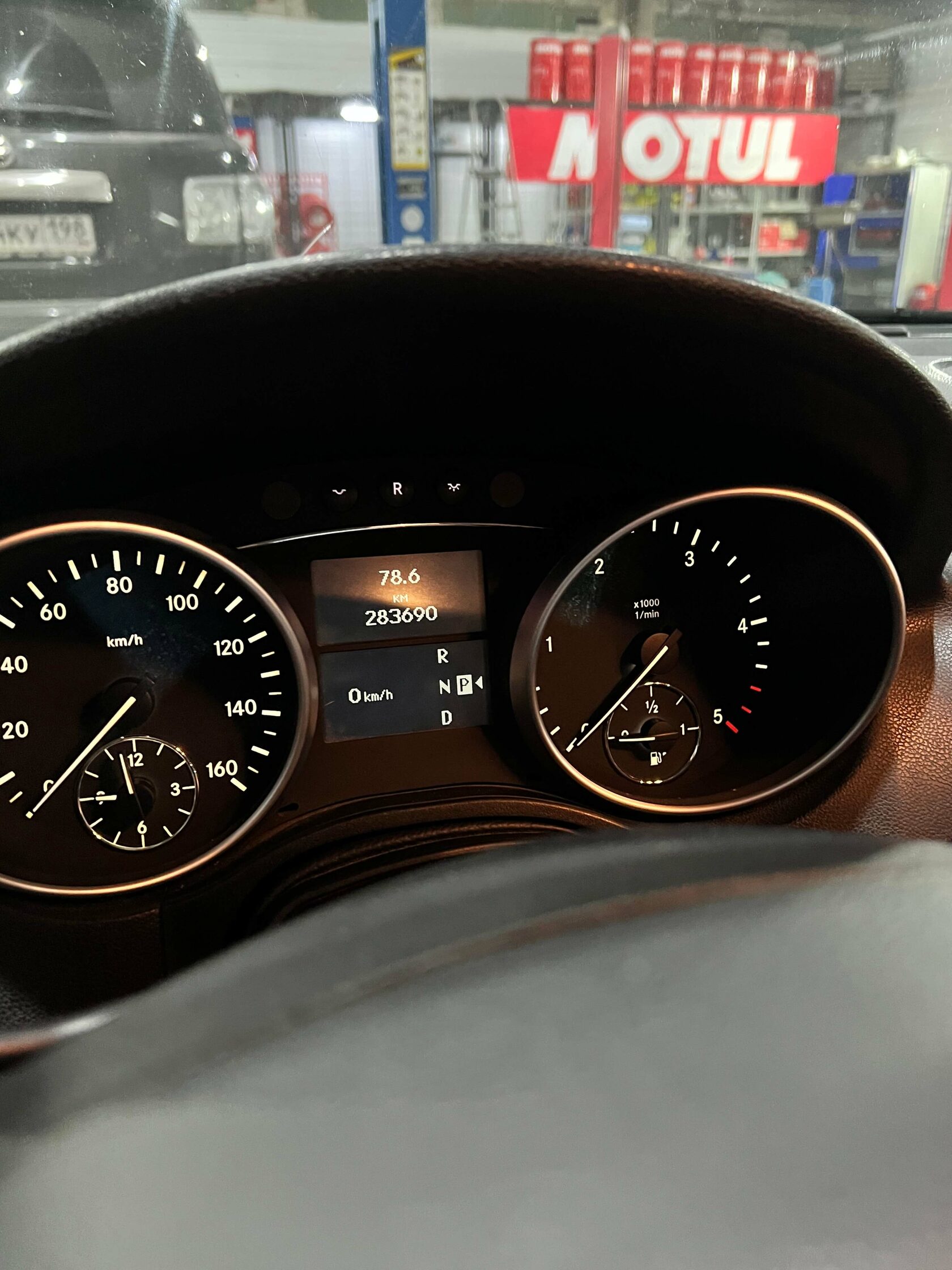 Пробег 283690 км автомобиля Mercedes ML