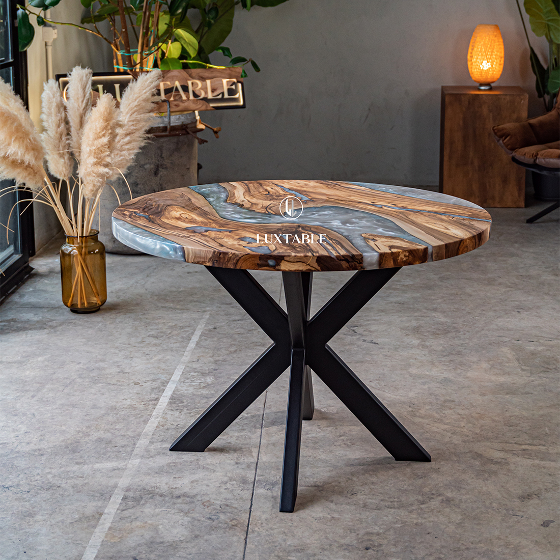 Tavolo rotondo da pranzo in olmo e resina verde bosco