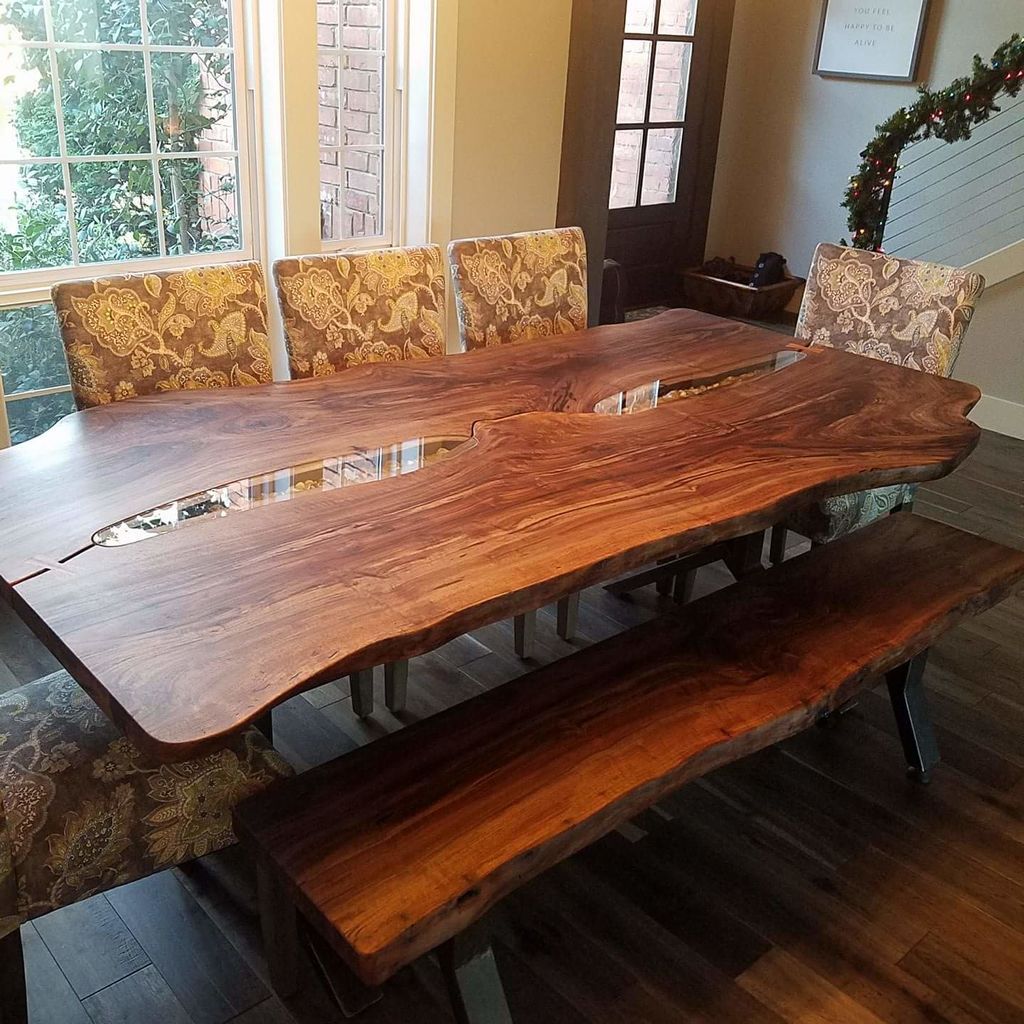 Необычные столы из массива дерева