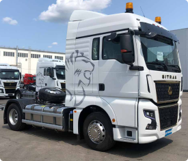 Грузовой тягач SITRAK на стоянке — транспорт для грузоперевозок по Хабаровску и Дальнему Востоку