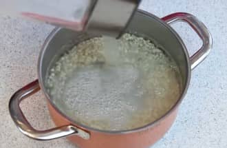 Приготовление «Ленинградского» рассольника с перловкой: шаг 3