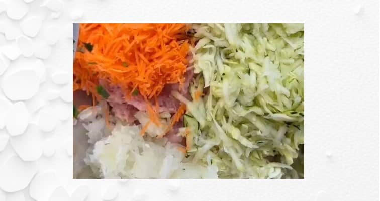 Приготовление куриных котлет с кабачком и морковью в духовке: шаг 2