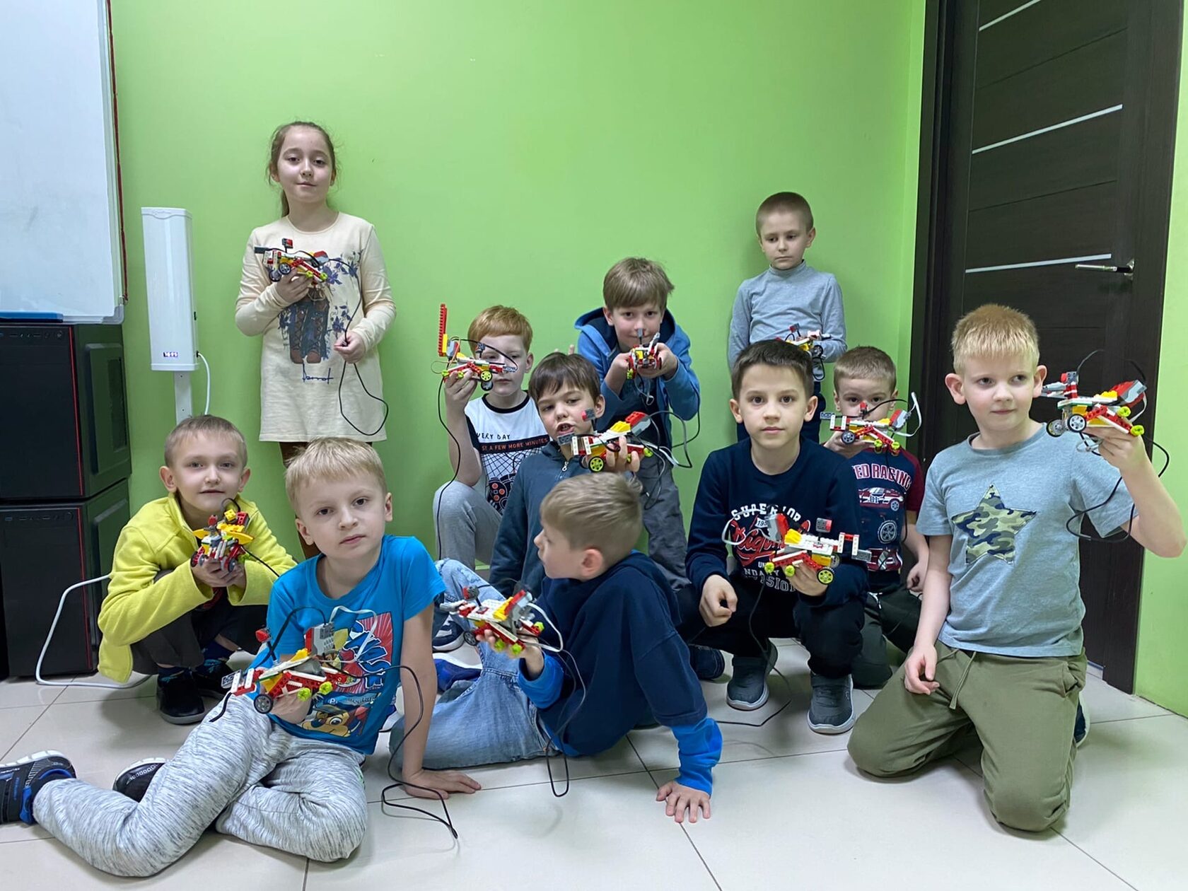 электроника и робототехника. школа робототехники roboschool. робошкола рязань. робошкола рязань. дети 12 лет робототехника.