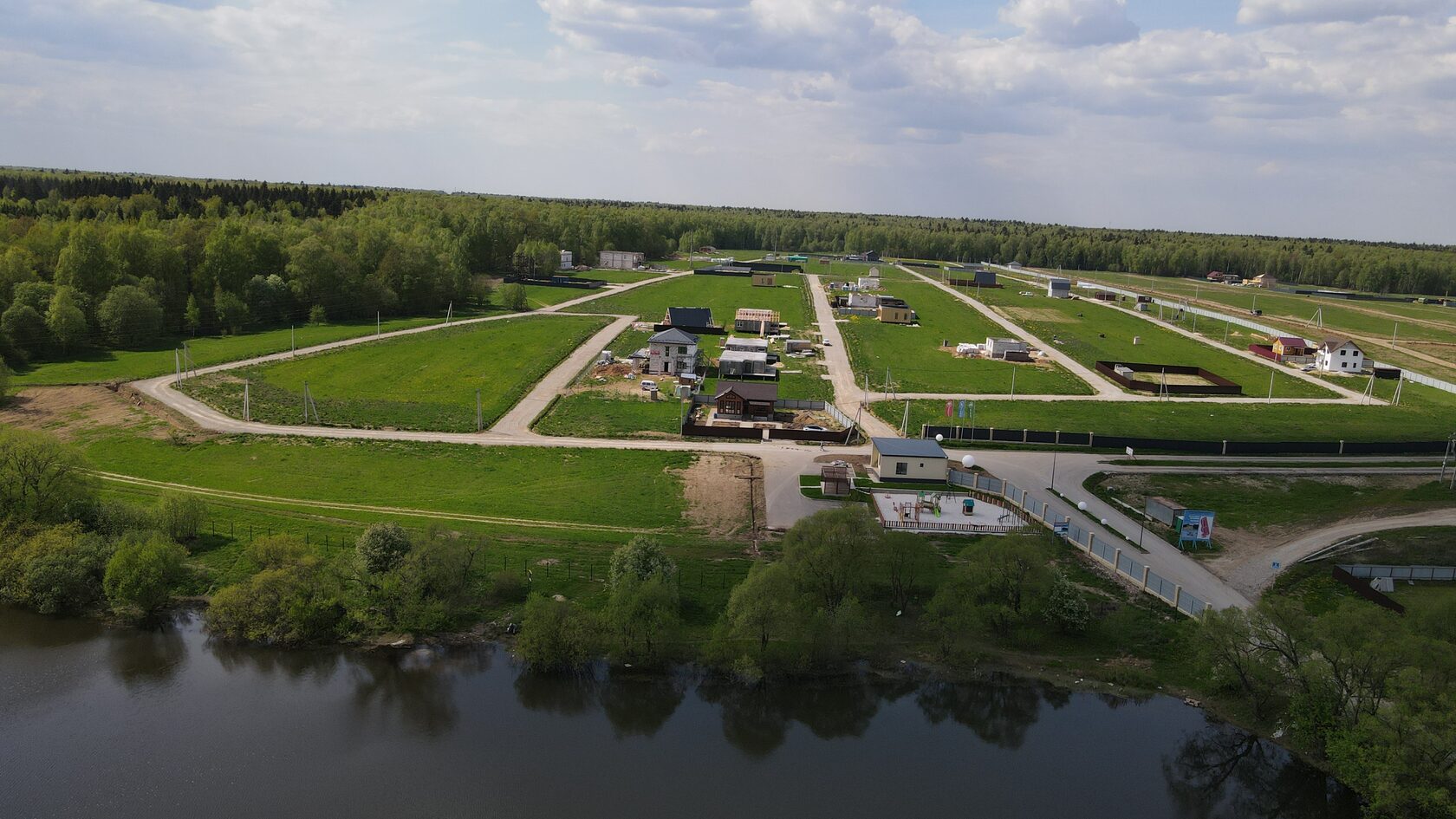 Поселок карамель. Яхт-клуб Пестово гольф.