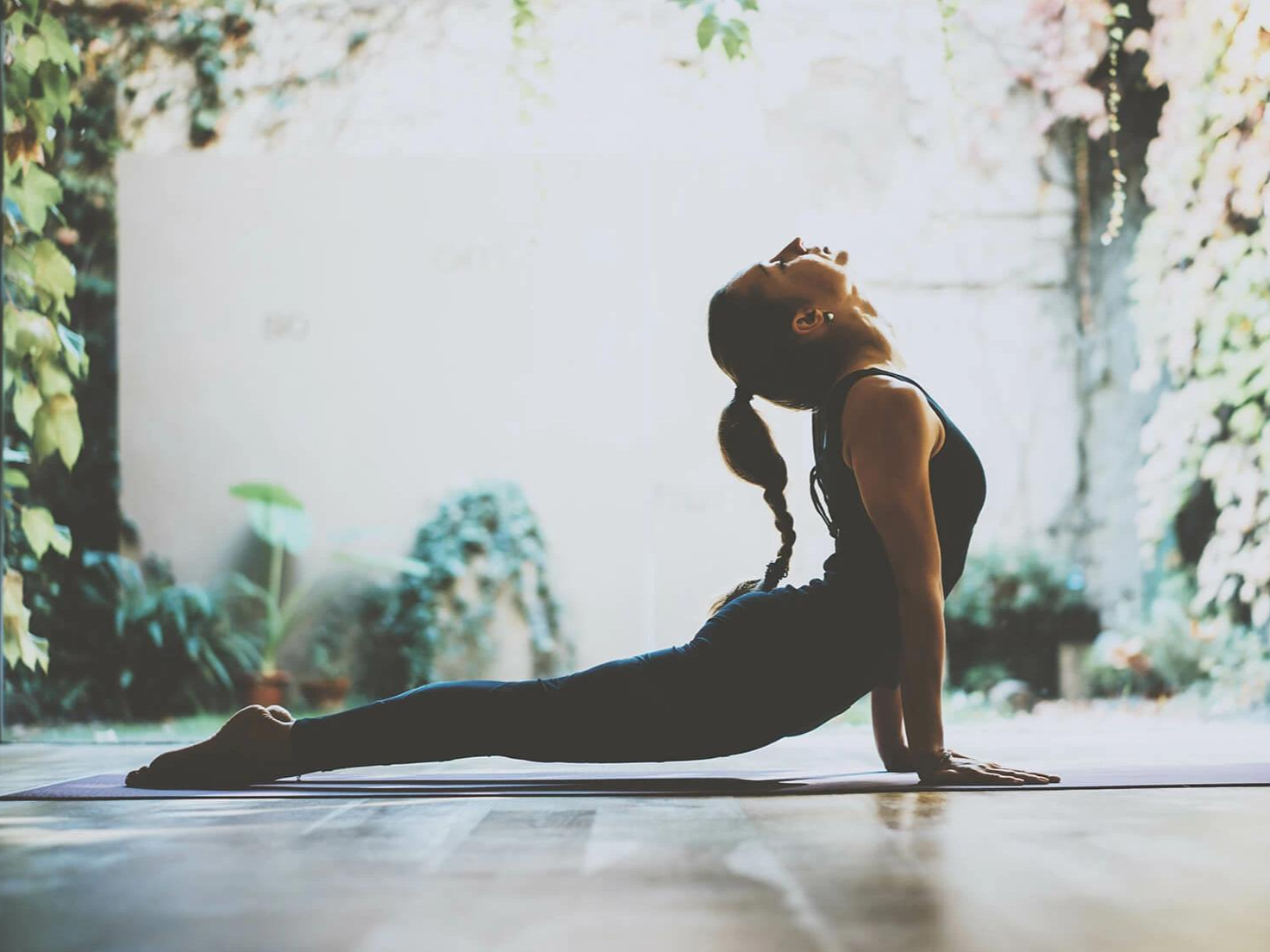 фото нанесения макияжа на лицо девушки 